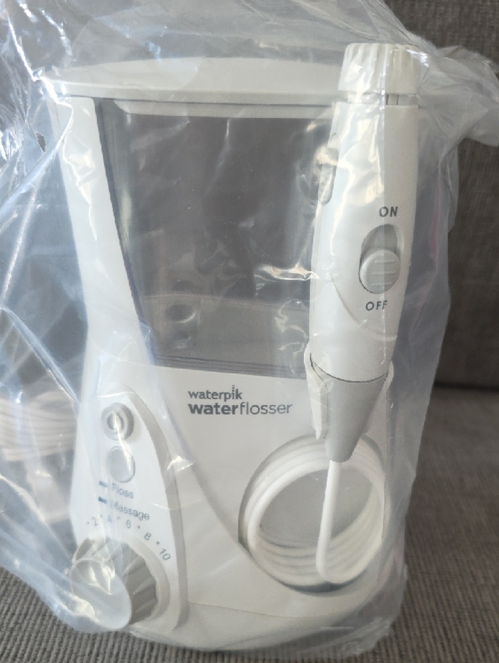 Waterpik Aquarius Water Flosser in White, New In Box, 7 Flosser Tips. - Picture 10 of 12